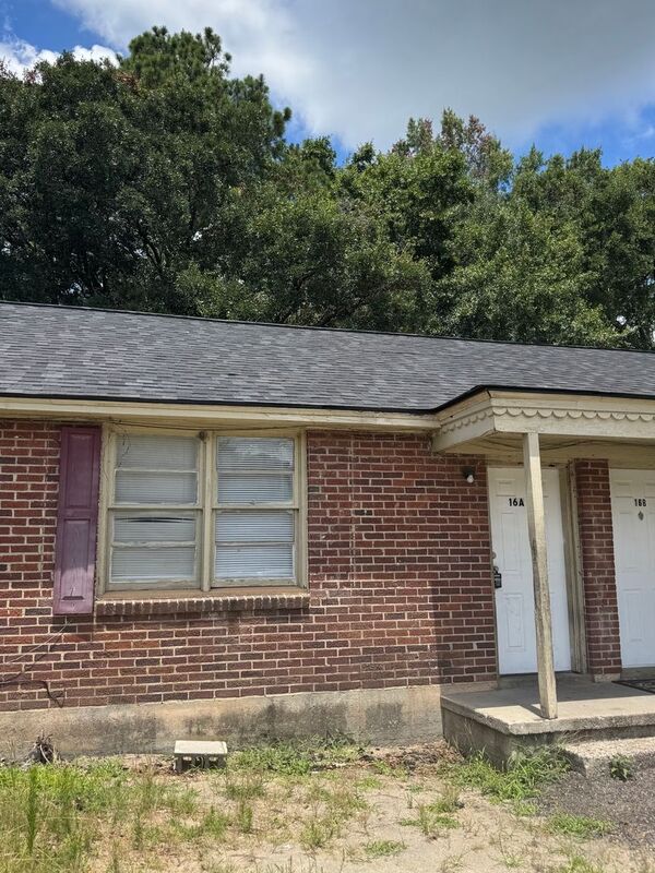 Sumter House: 16 A Dixie Dr