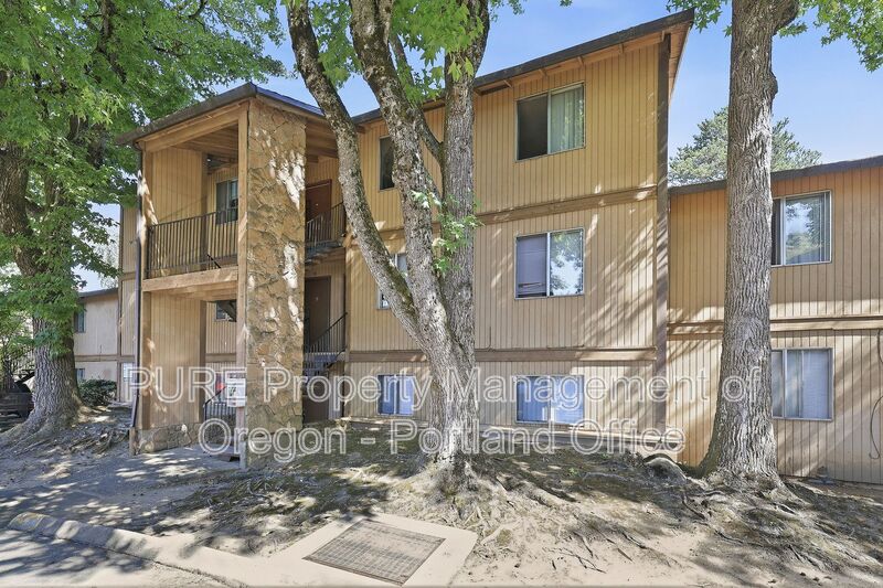 Portland Condo: 14142 NE Sandy Blvd