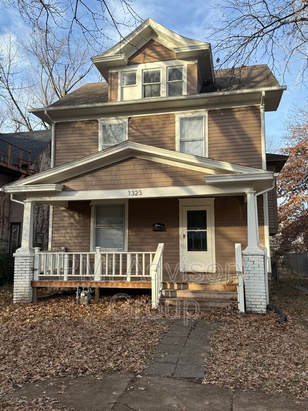 Topeka House: 1323 SW Garfield Ave