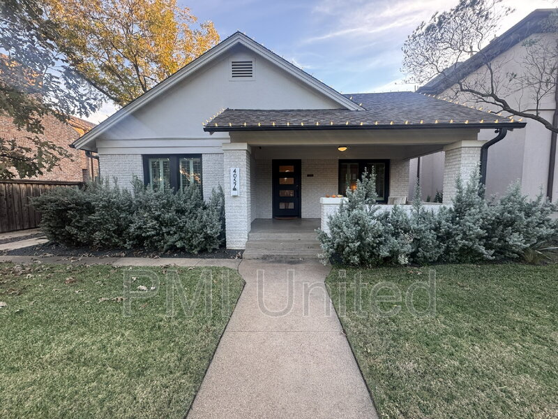 Fort Worth House: 4057 West 7th Street