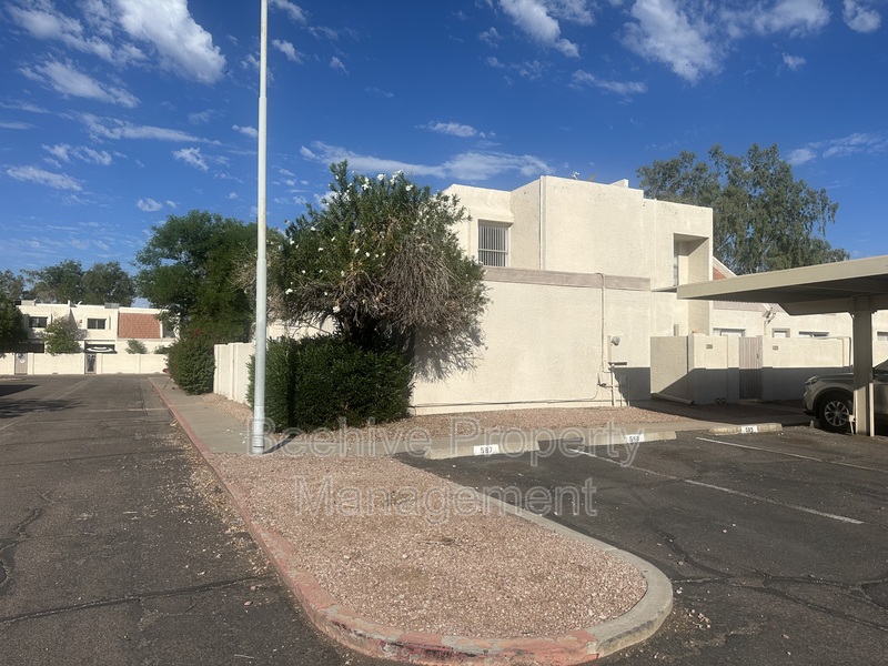 Mesa House: 1342 W Emerald Ave