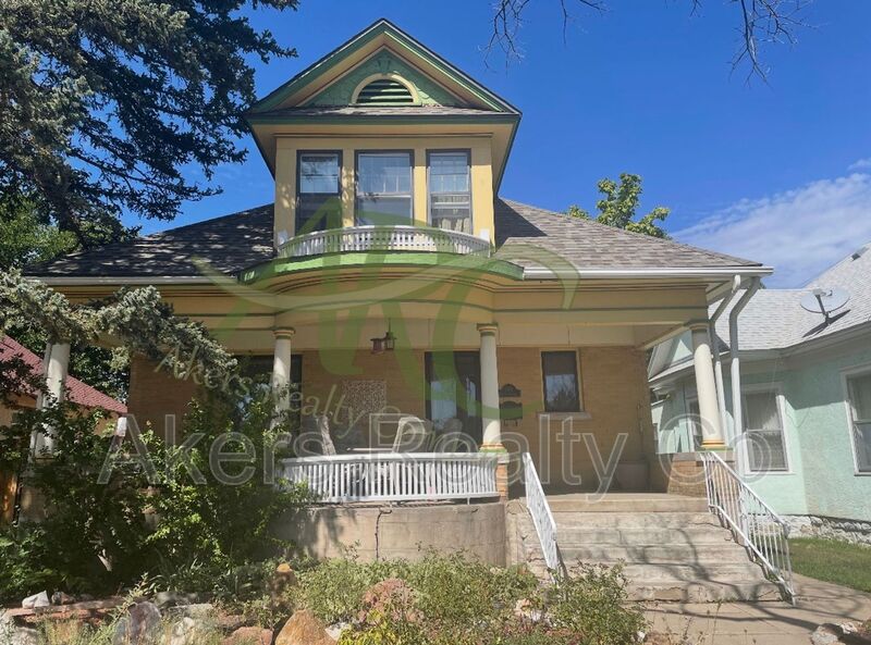 Pueblo House: 123 Van Buren St