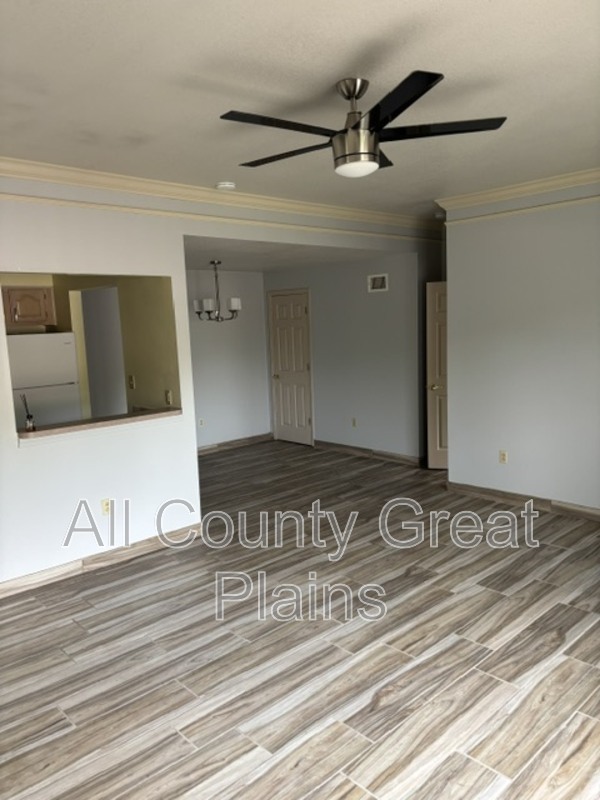 Mission Condo: 5206 Foster Street
