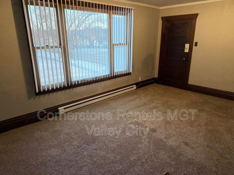 Valley City House: 324 6th Ave SW #5
