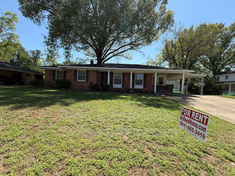 Millington House: 5047 Howard Pl