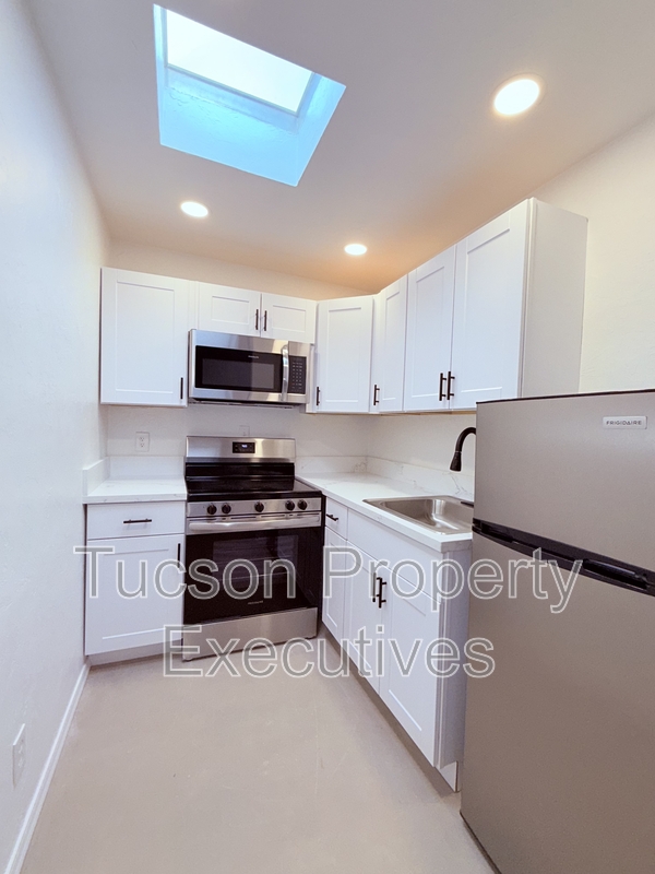 Tucson Condo: 802 N Alvernon Way - D