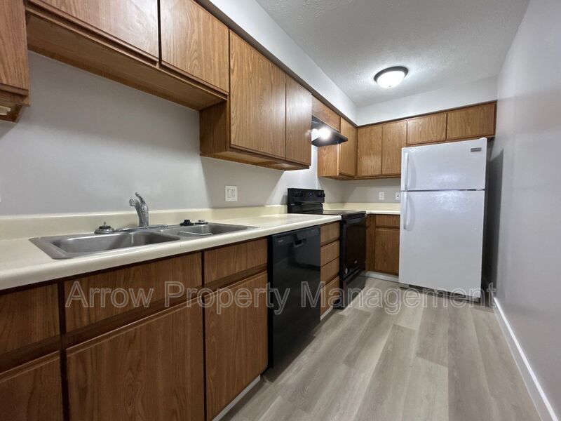 York Condo: 208 E 5-2B