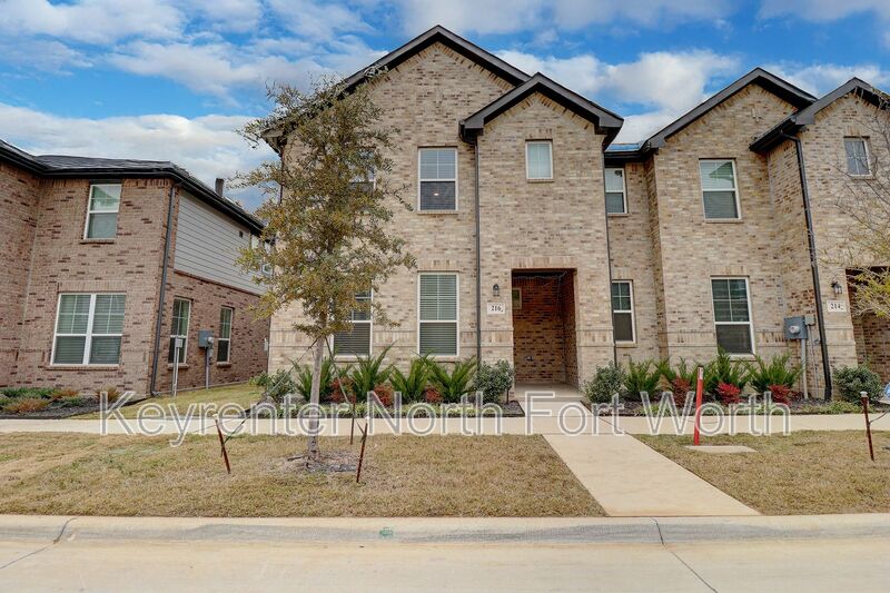 Fort Worth House: 216 Territory Trail