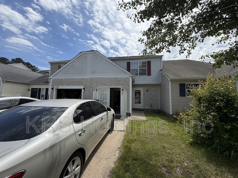 Chesapeake Townhome: 1222 Corkwood Circle