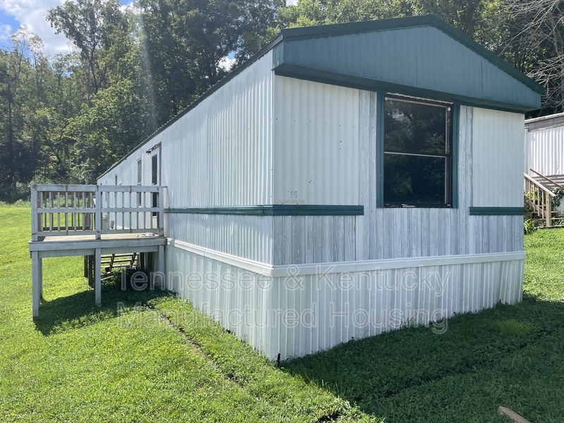 Dixon Springs House: 209 Cumberland Lane