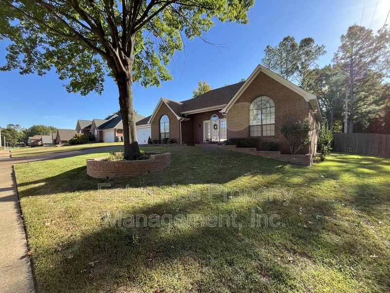 Photo 3 of 384 Walnut Trace Dr