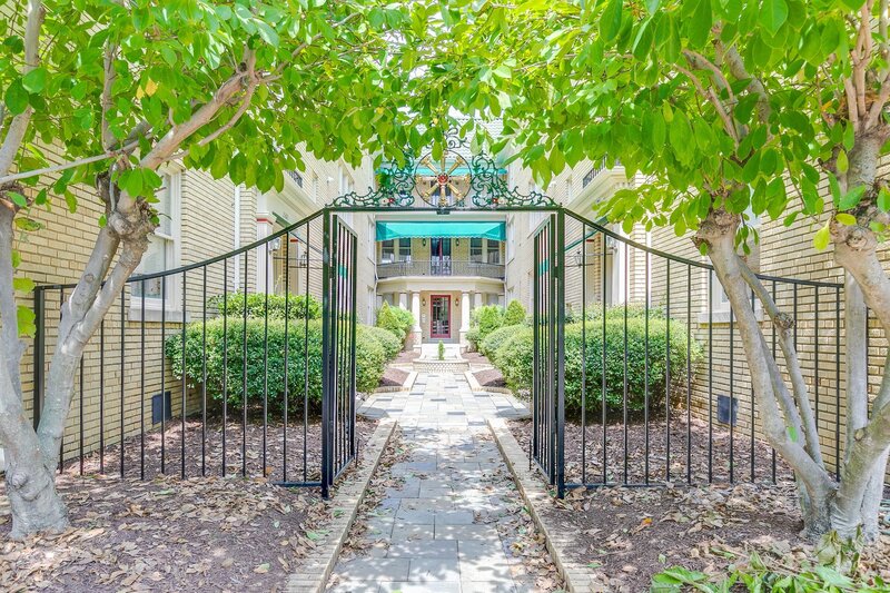 Request a Viewing for 2604 Monument Ave, Apartment B Tenant Turner