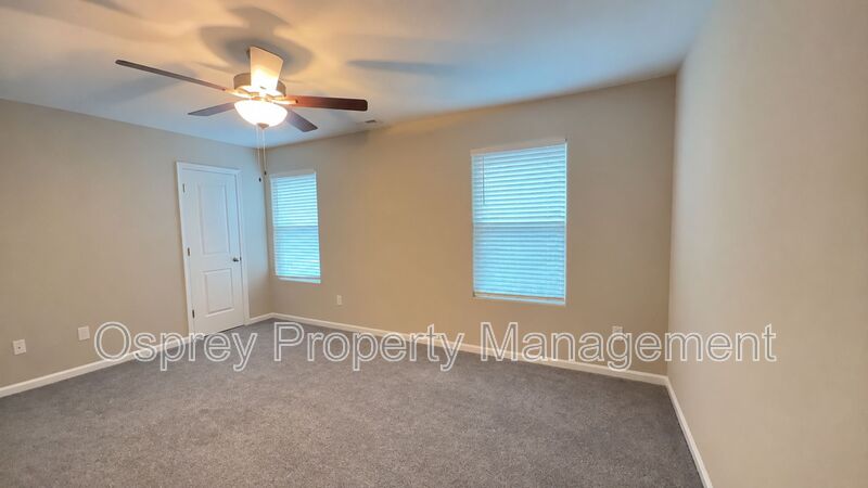 Spacious 4-Bedroom Norfolk Home with 2-Car Garage & Flexible Bonus Space - Photo 13