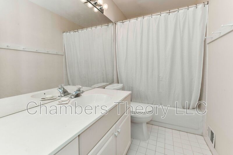 Fairfax House: 11913 Parkside Drive