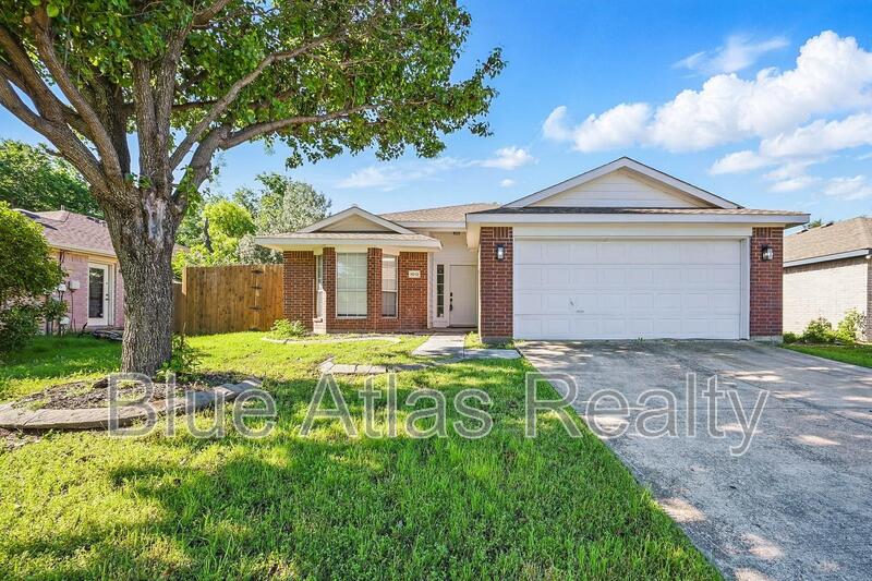 Little Elm House: 1012 Waterview Drive