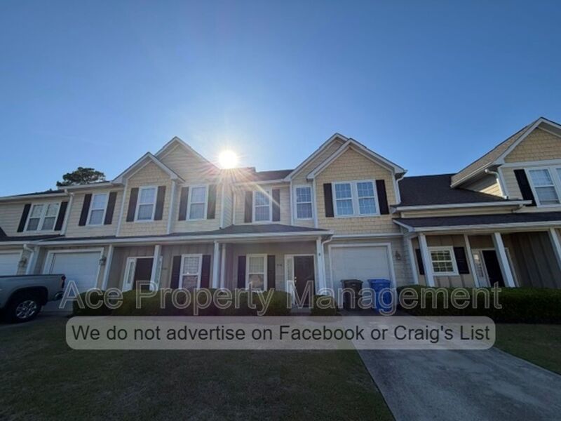 Fayetteville House: 3058 Candlelight Drive