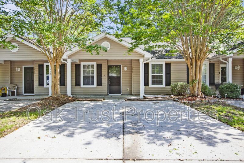 North Charleston Townhome: 7939 Vermont Rd