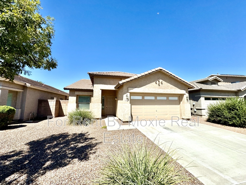 Maricopa House: 44038 W Granite Drive