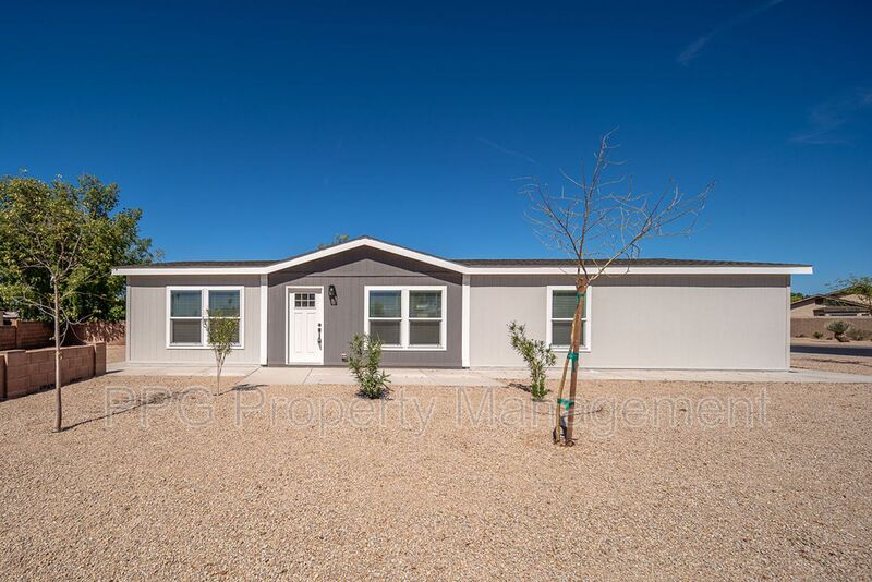 Mesa House: 8559 E Coralbell Ave