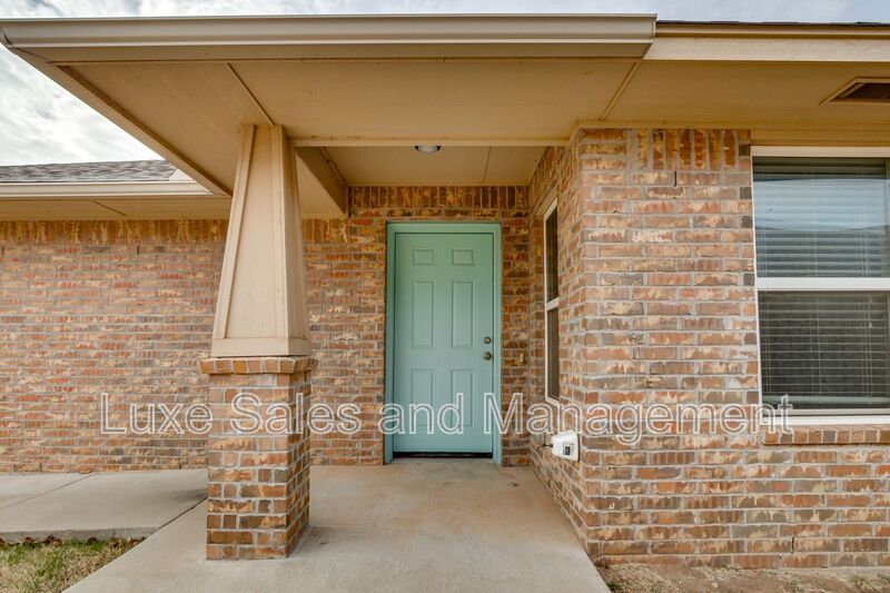 Moore House: 749 SW 13th St