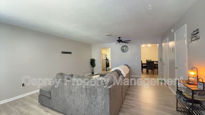 Beautiful 3BR Townhome in Gated Kings Square Community - Photo 9
