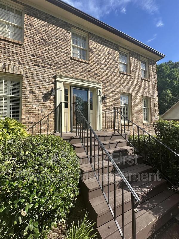 Stone Mountain House: 5621 Shadow View Dr
