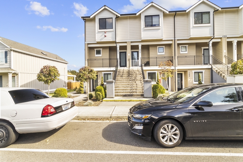 Tacoma Condo: Allenmore Brownstones 2345 State Street  - 105