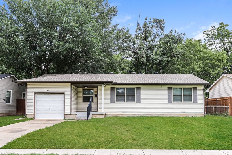 Irving House: 2207 Dennis St