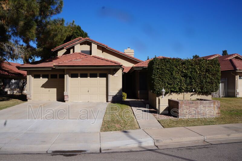 Chandler House: 5756 W Del Rio St