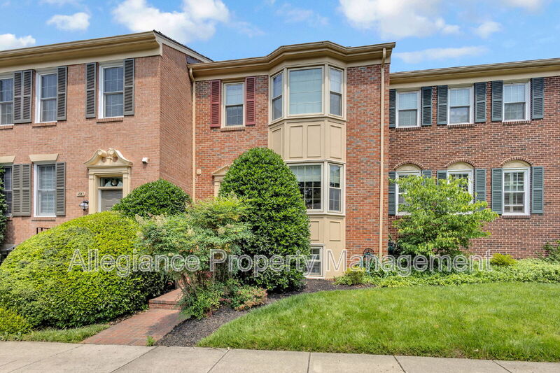 Falls Church House: 6861 Williamsburg Pond Ct
