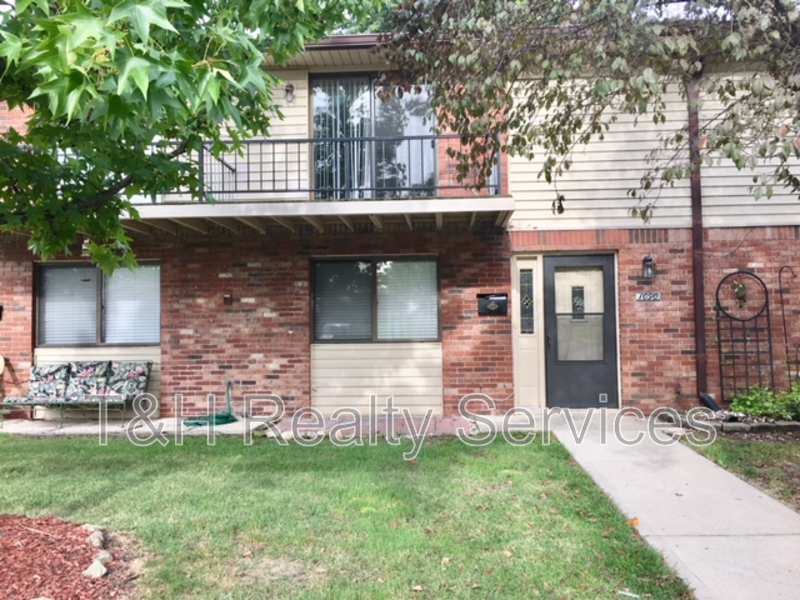 Greenwood House: 1090 Greenwood Park Drive West