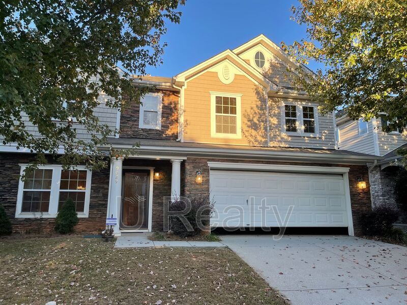 Charlotte House: 9029 Seamill Rd