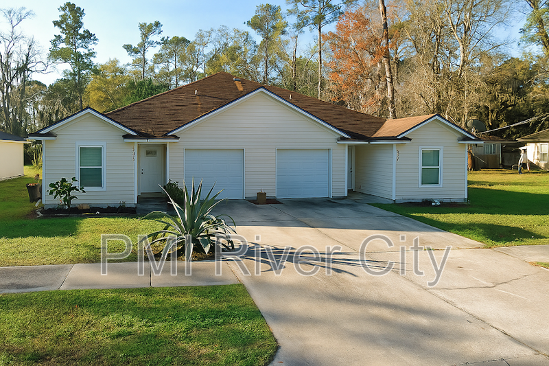 Orange Park House: 818 Filmore Ln