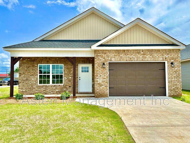 Byron House: 235 Beau Claire Circle
