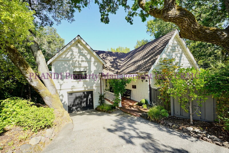 San Anselmo House: 124 Prospect Ave