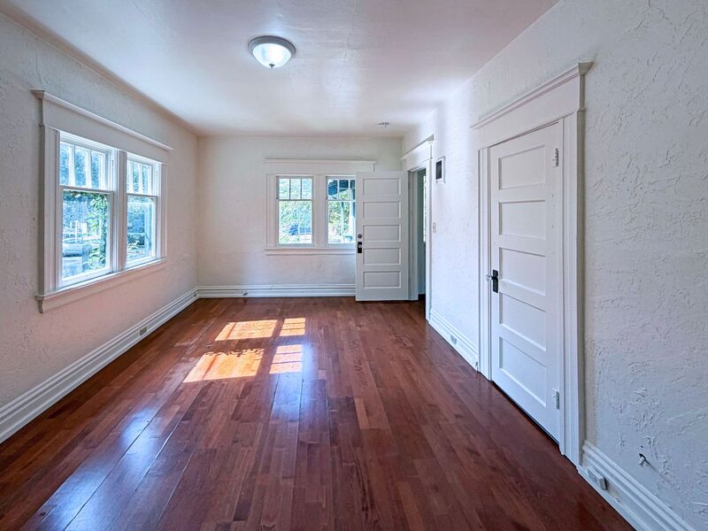 Photo 8 of rental home at 943 Washington Street