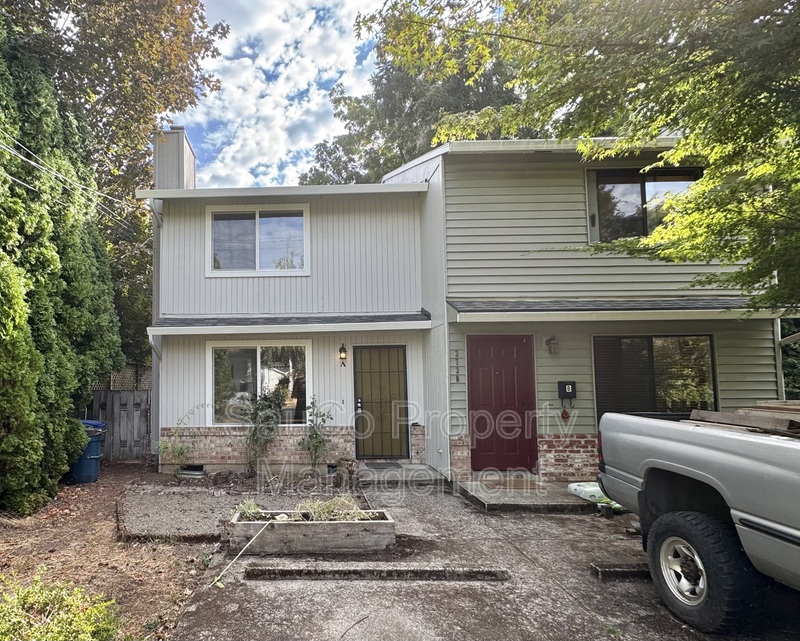 Portland Condo: 2738 Southeast 62nd Avenue