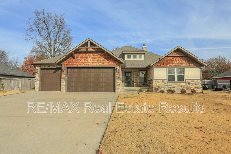 Cave Springs House: 1000 Peak St