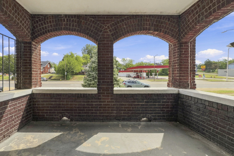 Photograph 10 of 2317 East Magnolia Avenue, 2