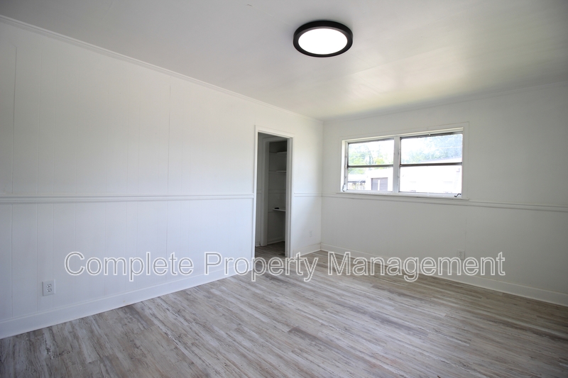Birmingham House: 2320 16th Street North