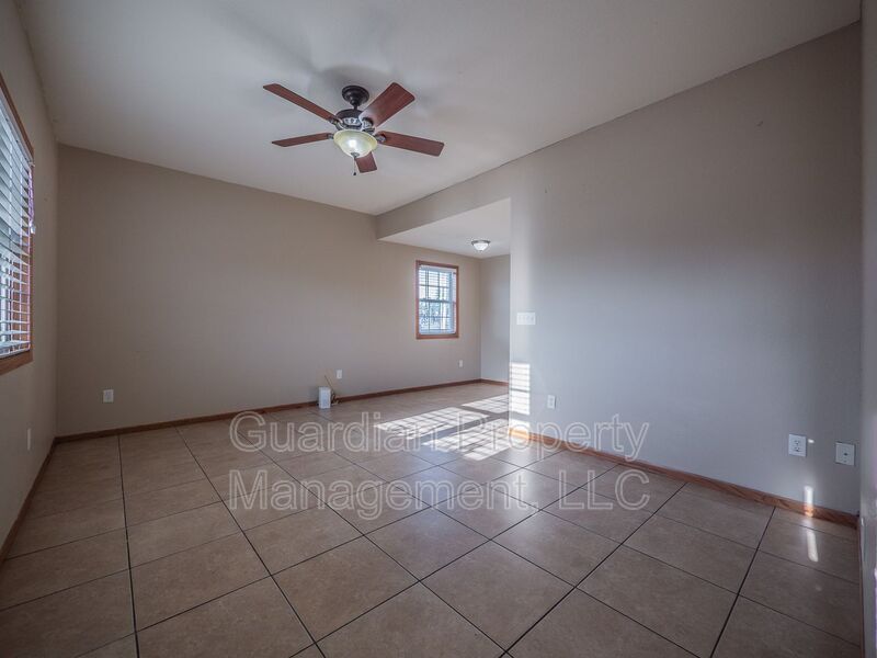 Maryville House: 506 N Buchanan St