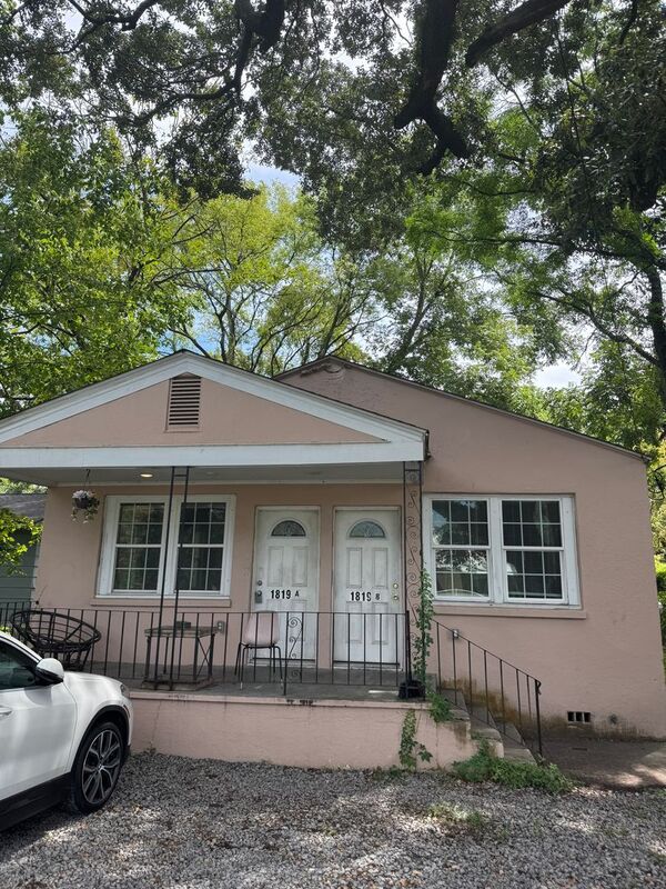 Charleston Condo: 1819 English St