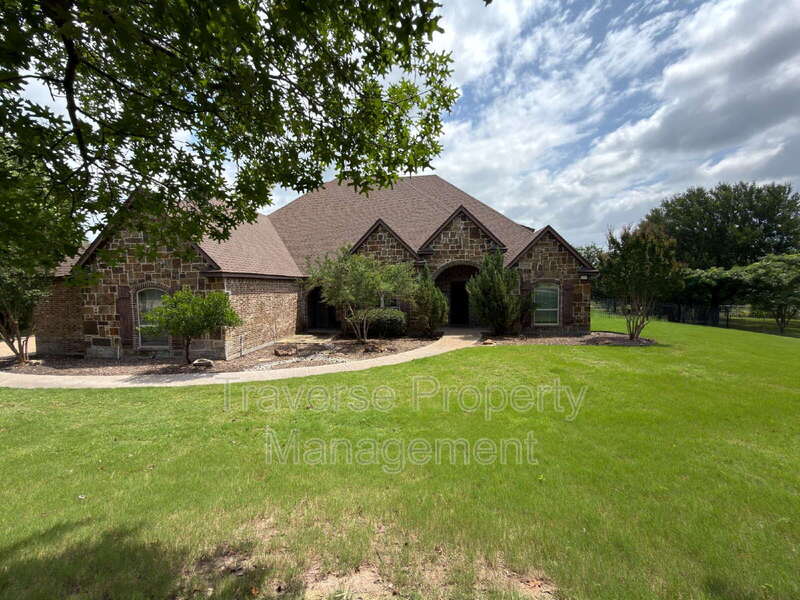 Aledo House: 129 Acorn Ln