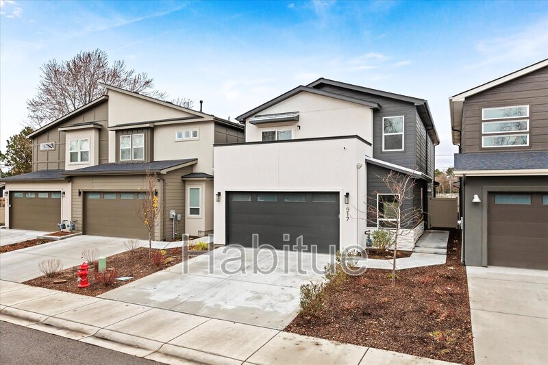 Meridian House: 917 East Bissett Street