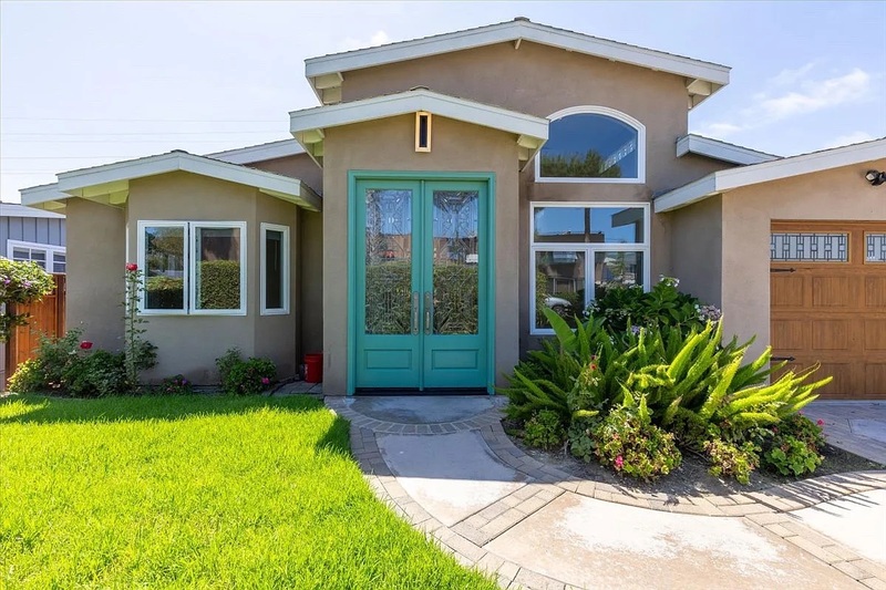 Solana Beach House: 233 North Acacia Avenue