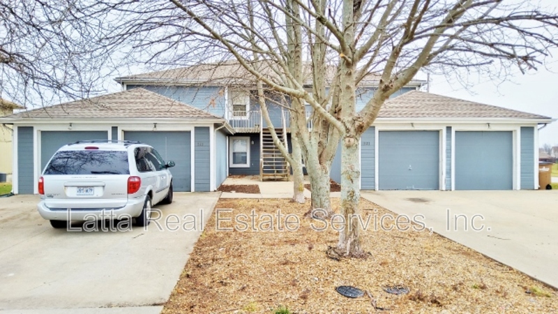 Raymore Condo: 521 Sky Vue Dr #A