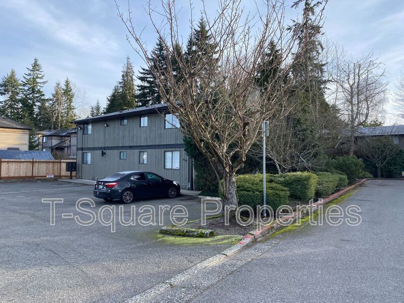 Everett House: 7125 Rainier Dr