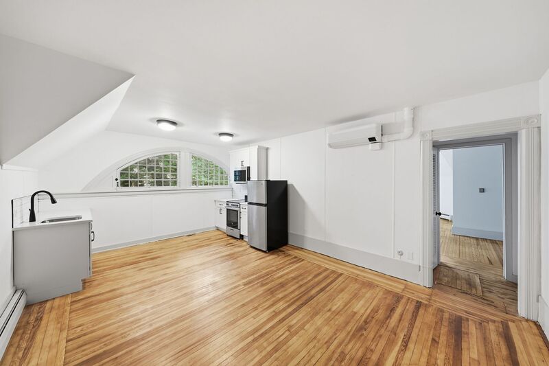 Saratoga Springs House: 245 Clinton Street
