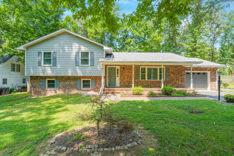 Fredericksburg House: 2 Adams Ct