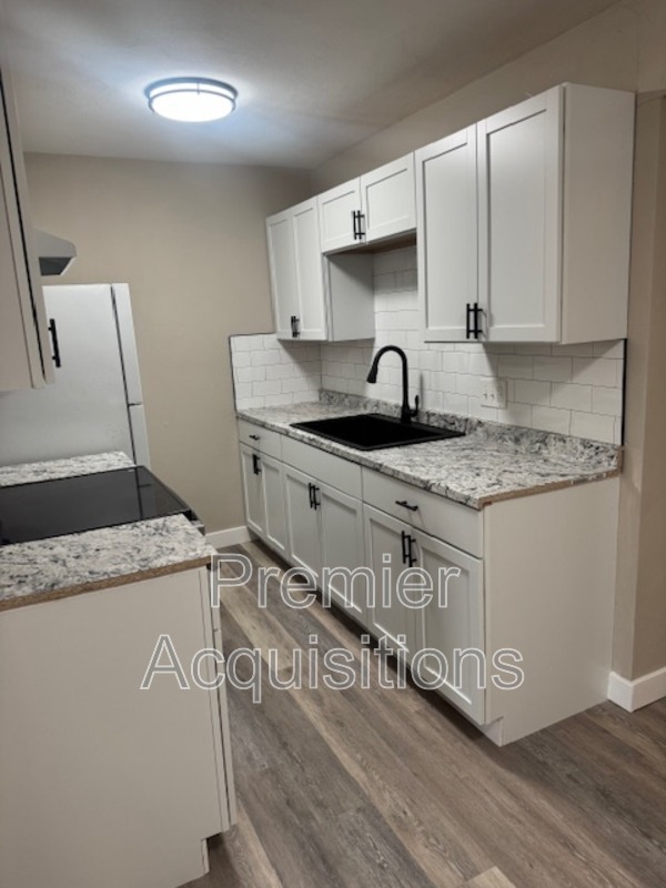 Belleville Condo: 1101 S 74th St